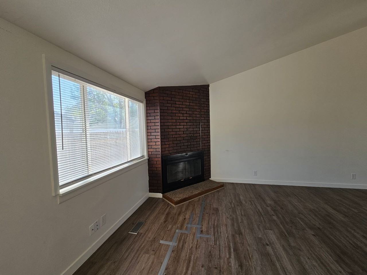 2311 W 4130 S - Photo 4 of 21