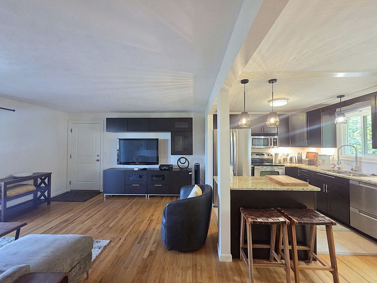 202 E Rockwood Blvd #2 - Photo 4 of 29