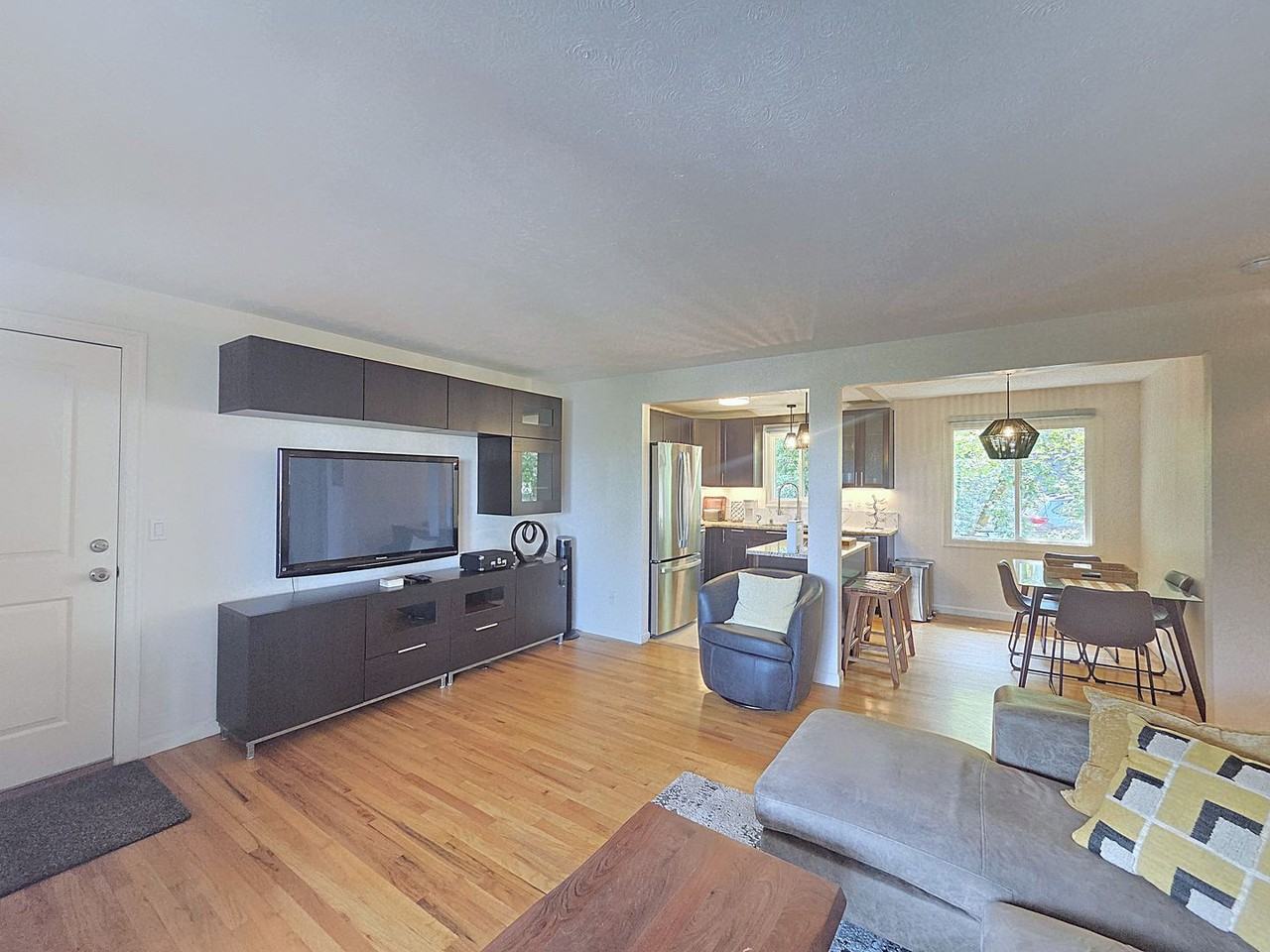 202 E Rockwood Blvd #2 - Photo 5 of 29