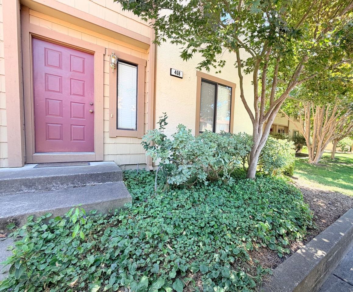 468 Park Place Dr - Photo 2 of 23