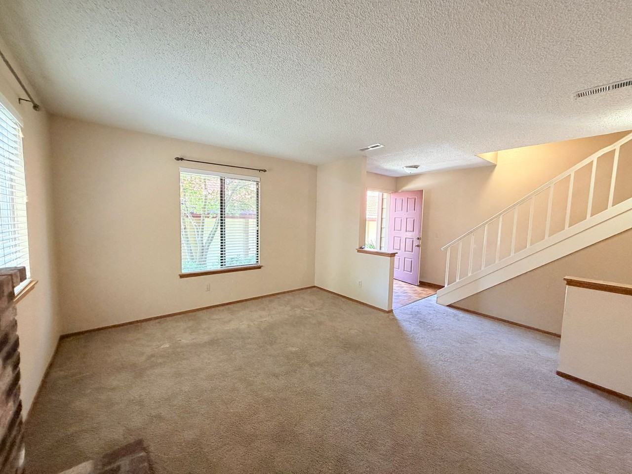 468 Park Place Dr - Photo 3 of 23