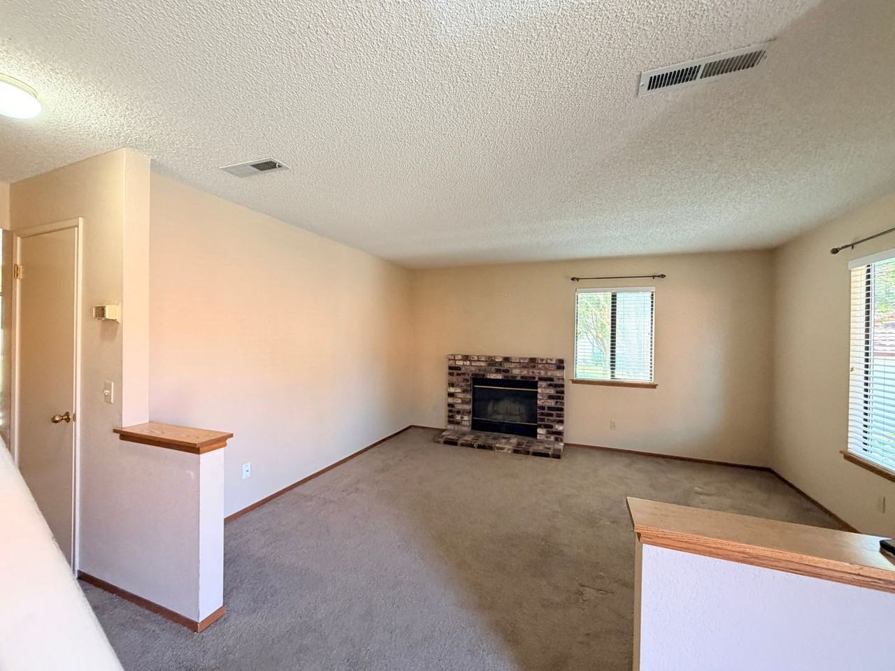 468 Park Place Dr - Photo 4 of 23