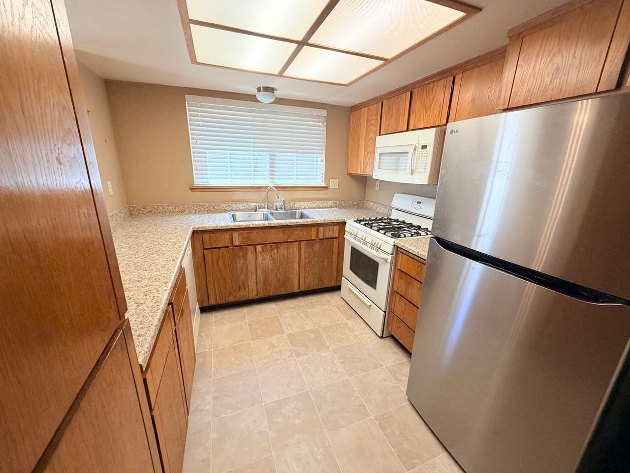 468 Park Place Dr - Photo 5 of 23