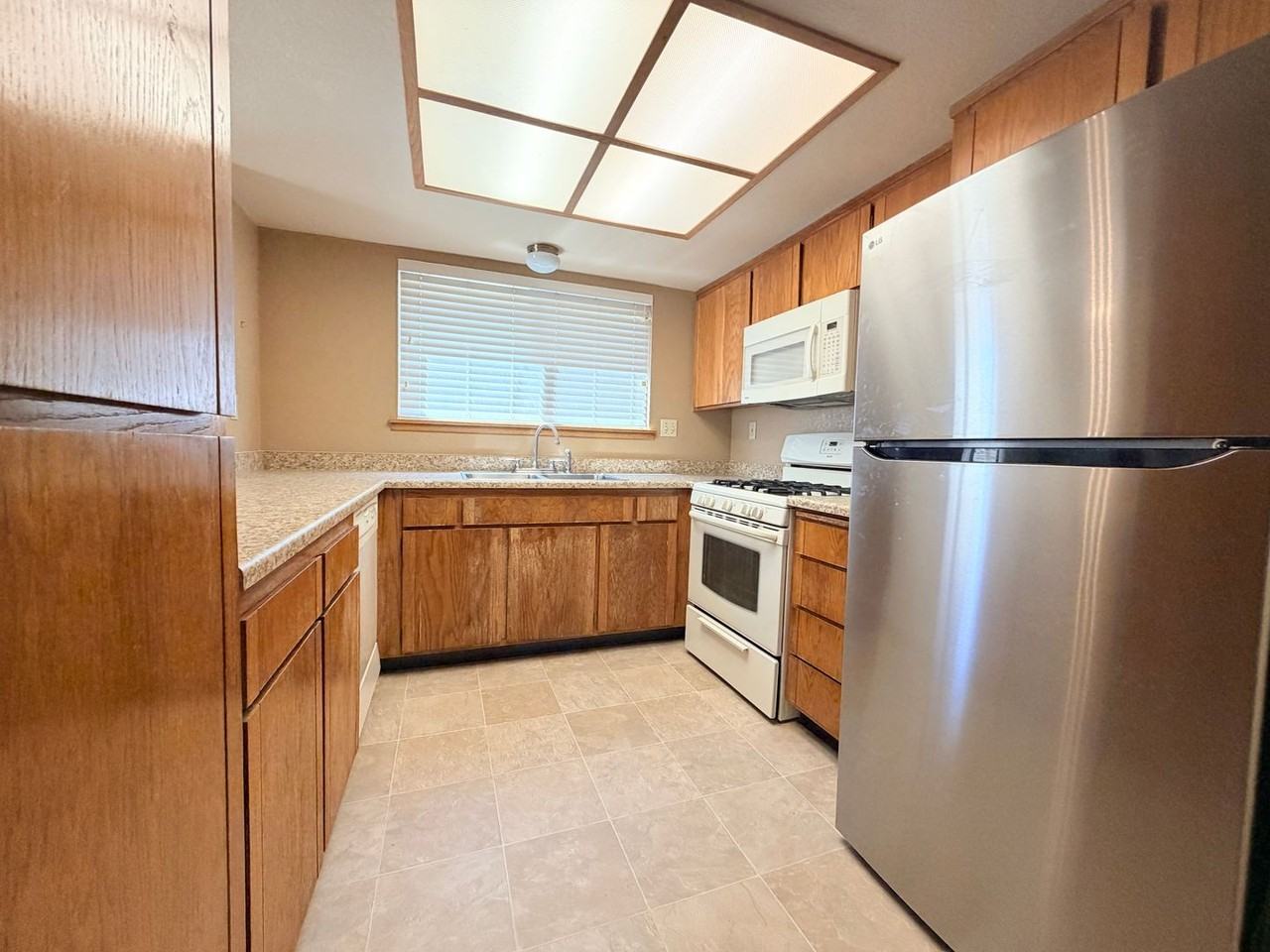 468 Park Place Dr - Photo 6 of 23