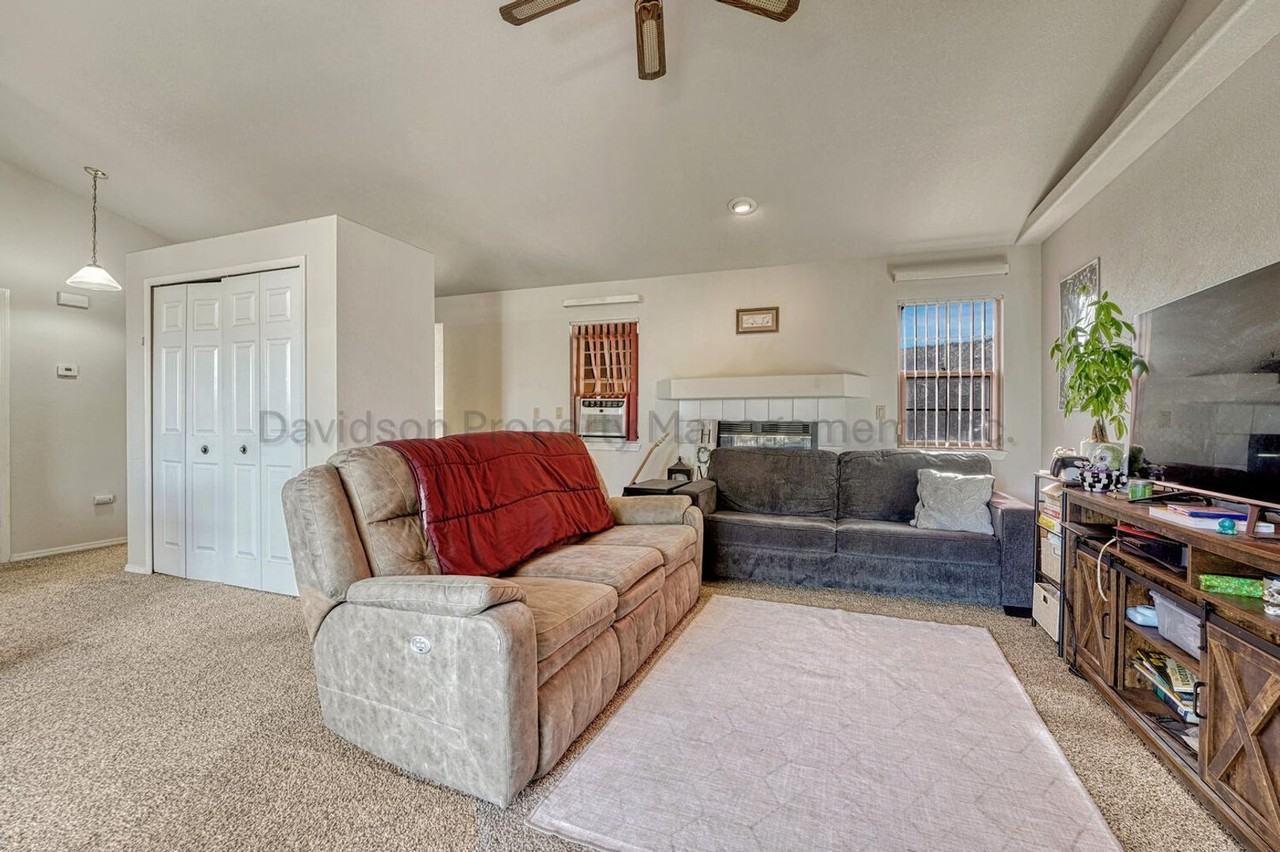 1524 Shane Cir - Photo 3 of 19