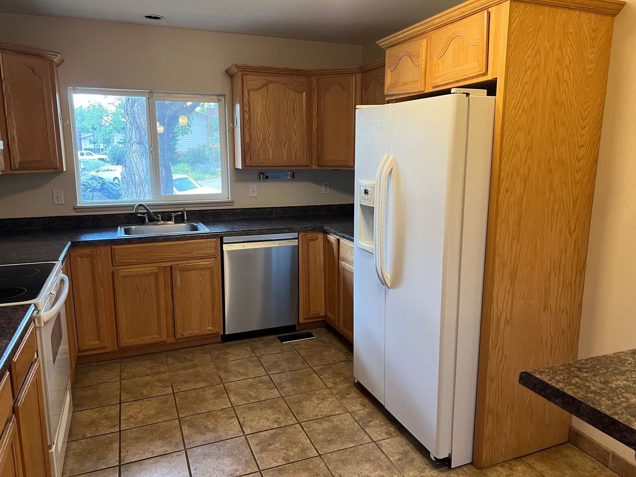 2501 Charolais Dr - Photo 3 of 16