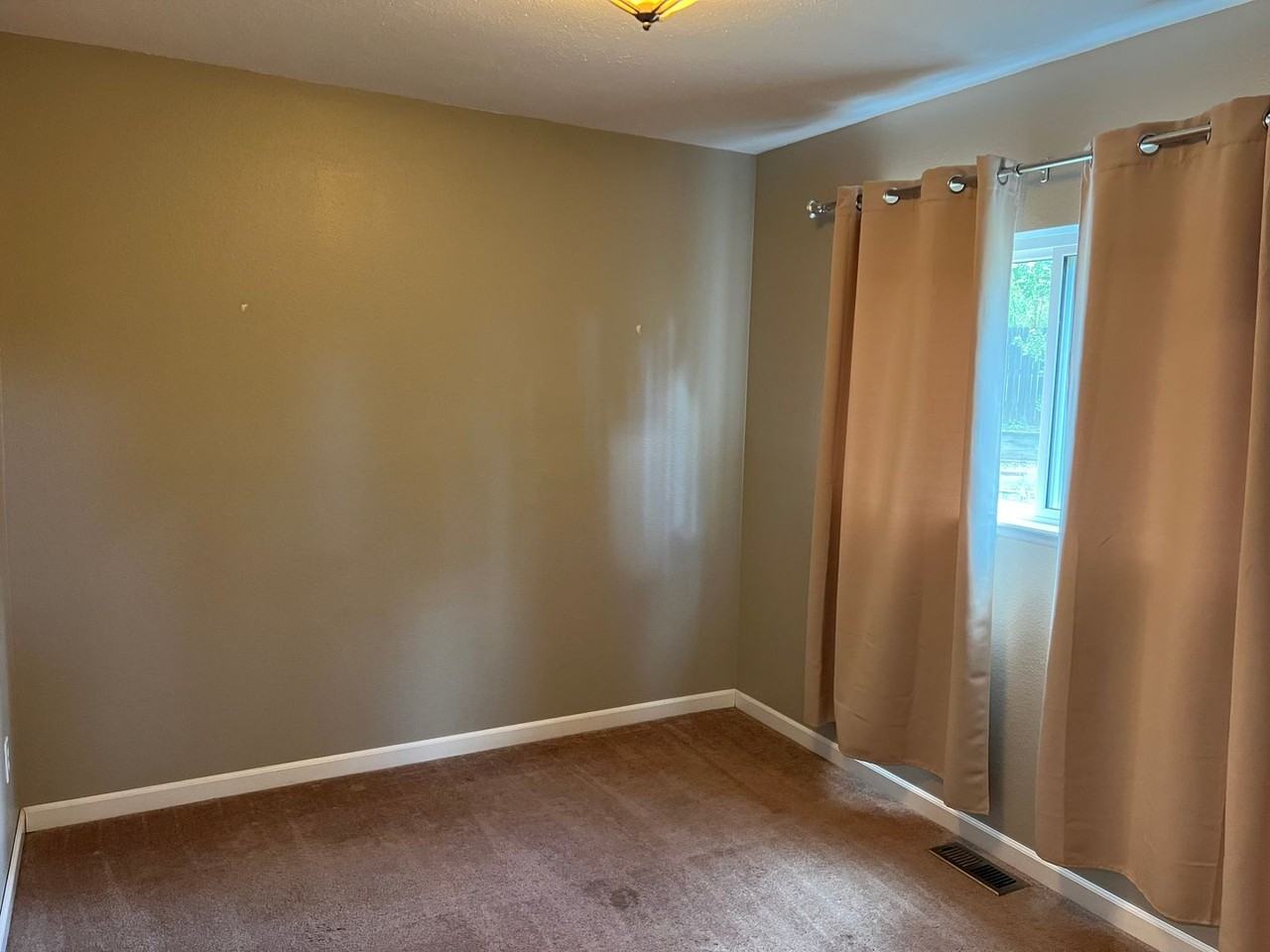 2501 Charolais Dr - Photo 6 of 16