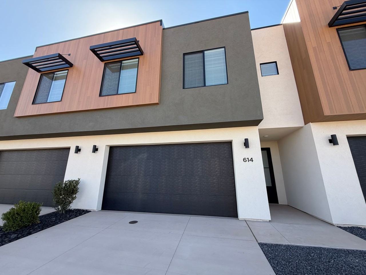 614 614 E Hemsworth Ln - Photo 2 of 38