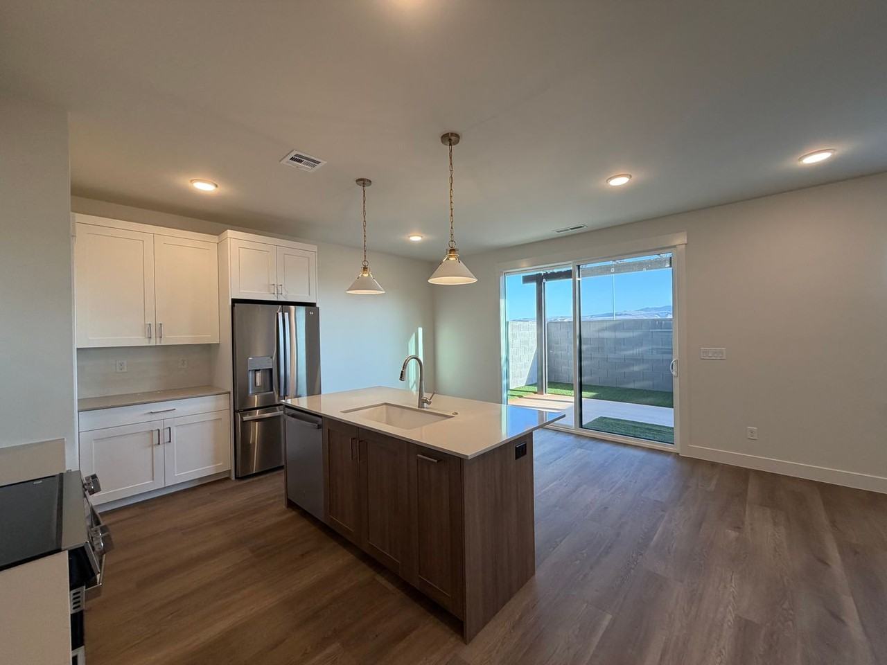 614 614 E Hemsworth Ln - Photo 5 of 38