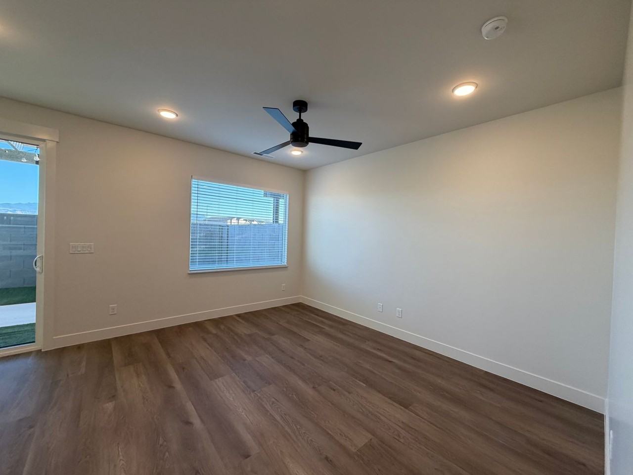 614 614 E Hemsworth Ln - Photo 6 of 38