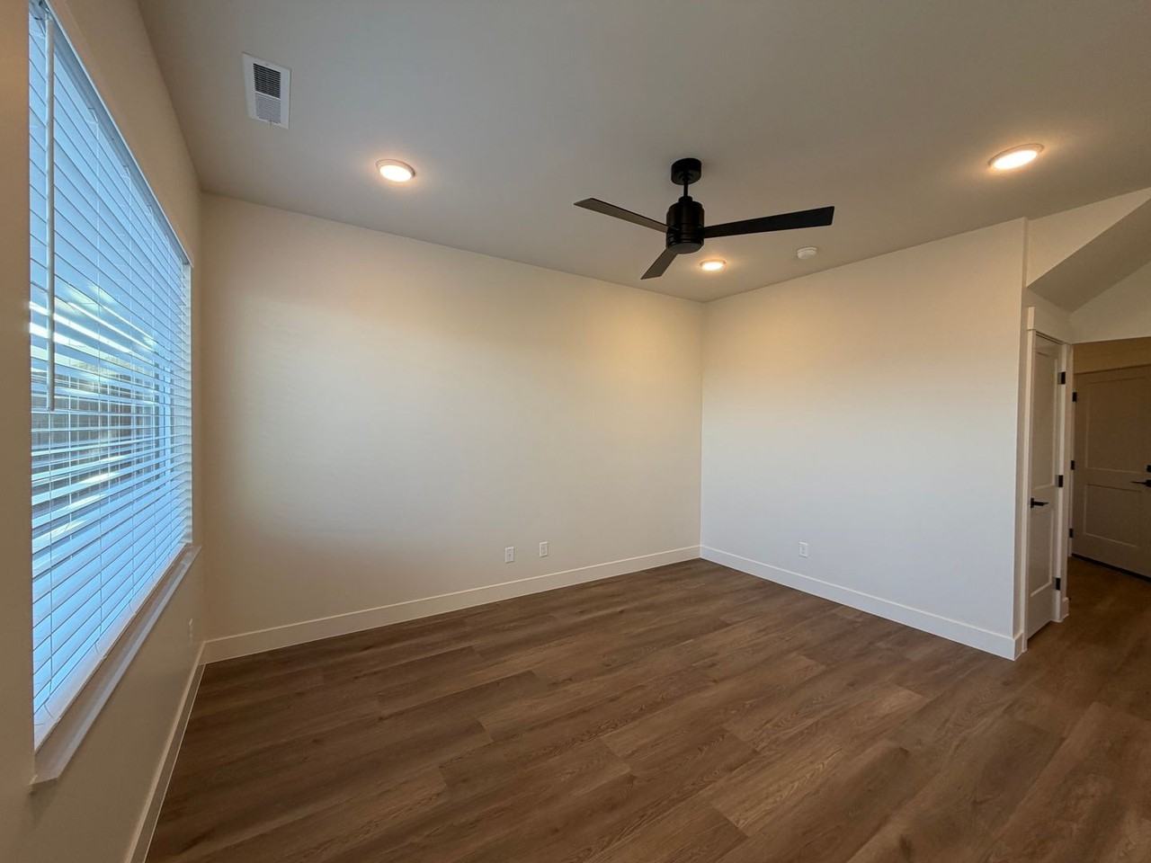 614 614 E Hemsworth Ln - Photo 7 of 38