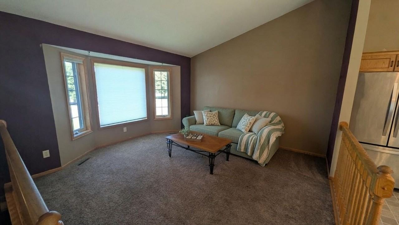 1002 3rd Ave Sw - Photo 2 of 17