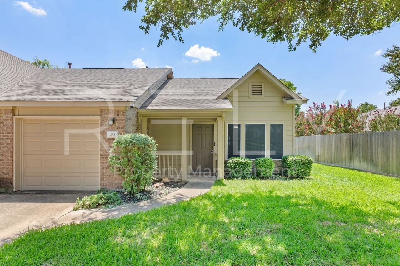 103 Prairie Springs Loop - Photo 2 of 33