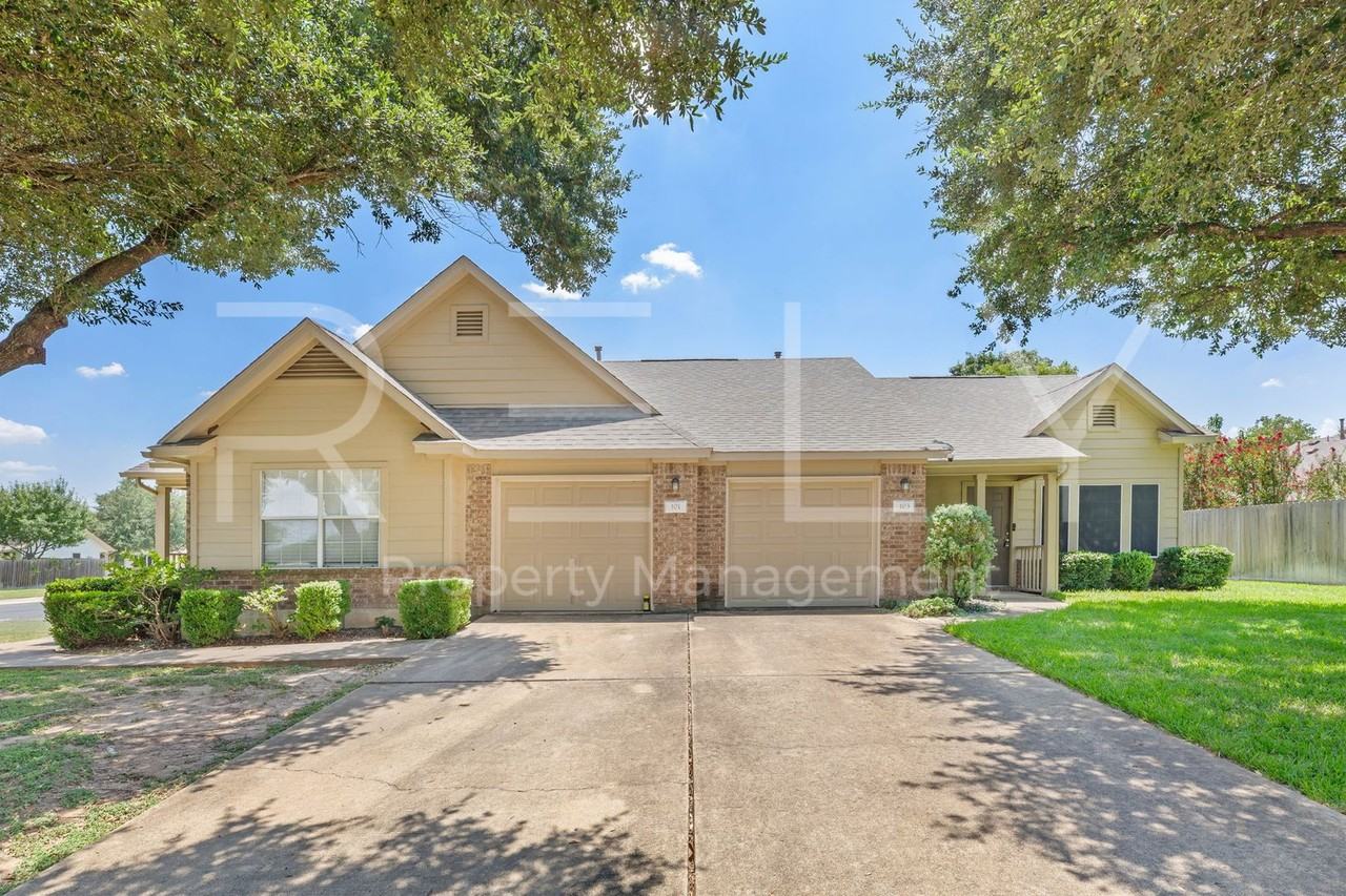 103 Prairie Springs Loop - Photo 3 of 33