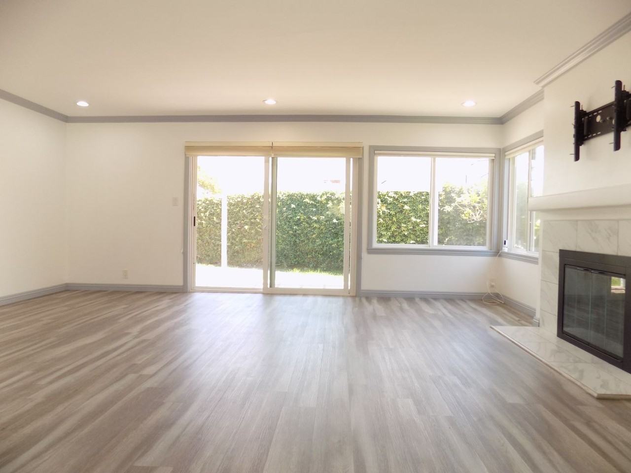 108 S Ellery Dr - Photo 2 of 43