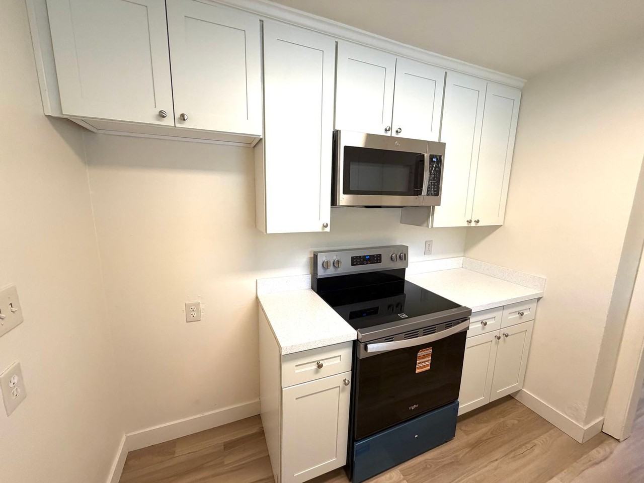 877 Eleanor Ave - Photo 4 of 47