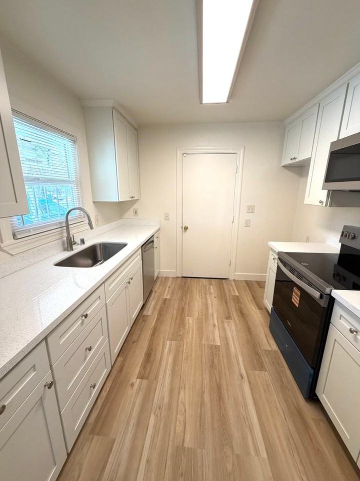 877 Eleanor Ave - Photo 6 of 47
