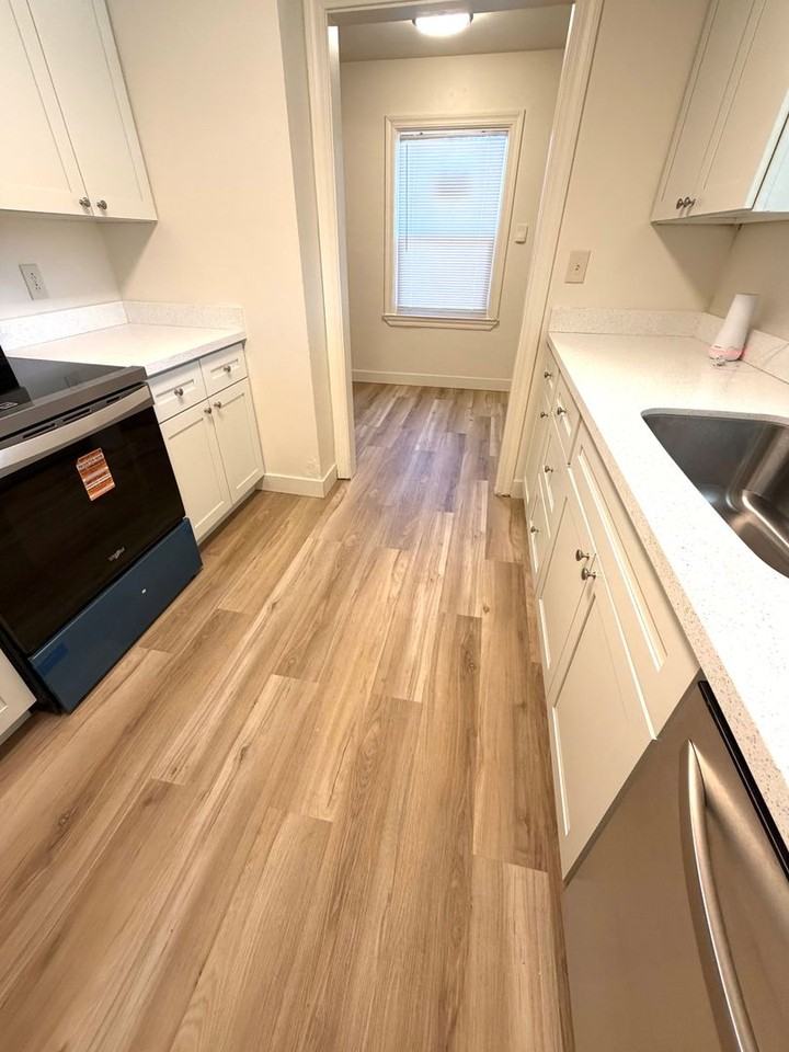 877 Eleanor Ave - Photo 7 of 47