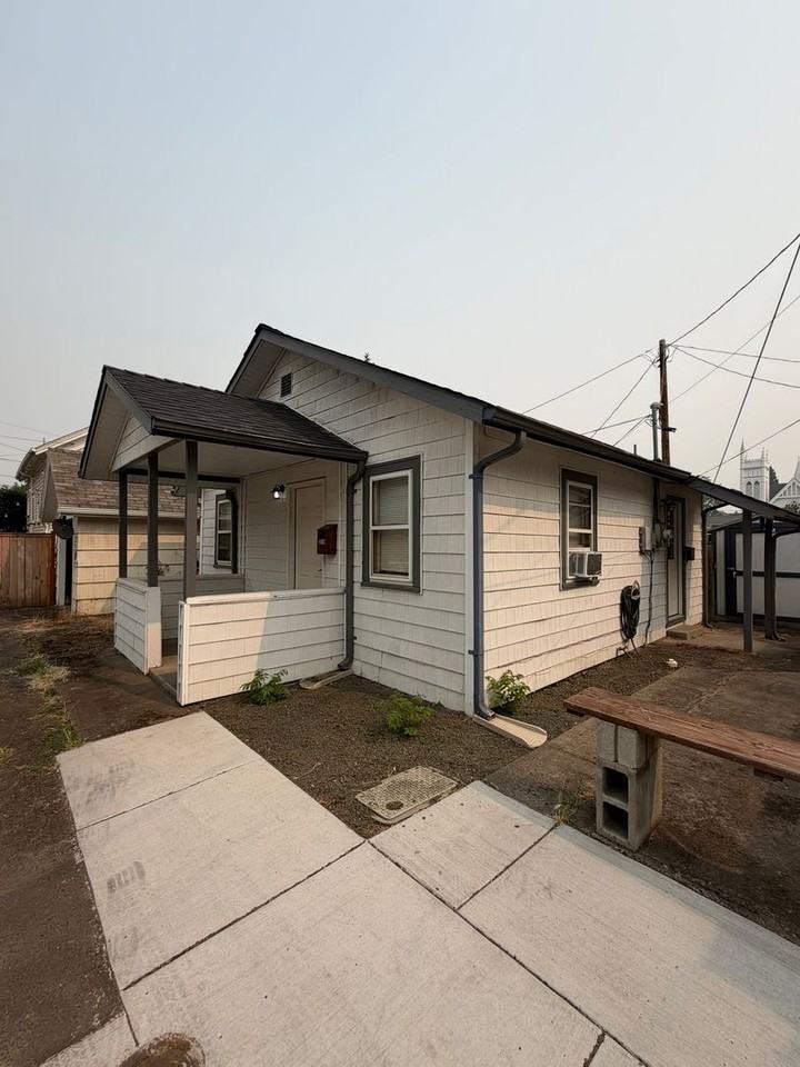 318 Washington St Sw - Photo 2 of 28