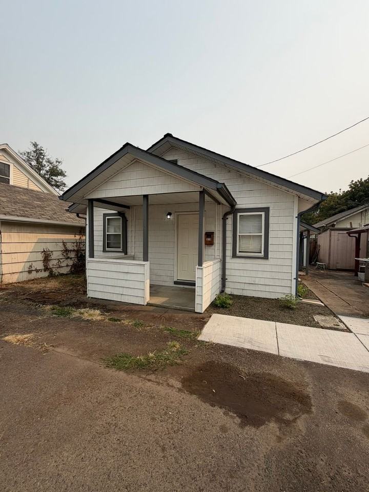 318 Washington St Sw - Photo 5 of 28