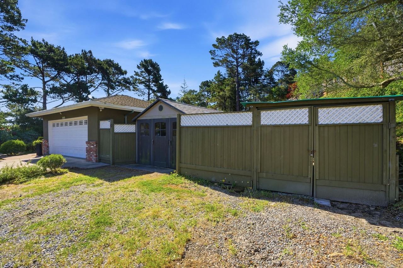 241 Soledad Dr - Photo 7 of 45
