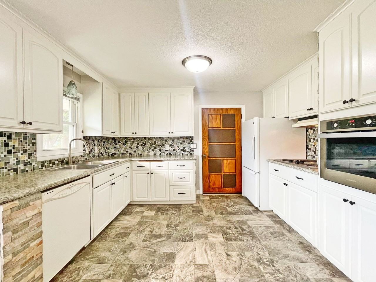 1064 Hackmann Cir Ne - Photo 2 of 22
