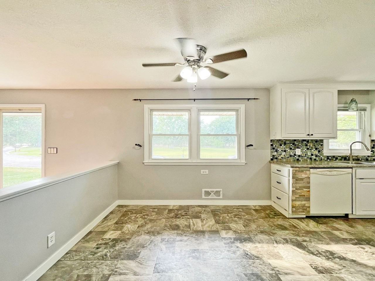 1064 Hackmann Cir Ne - Photo 4 of 22