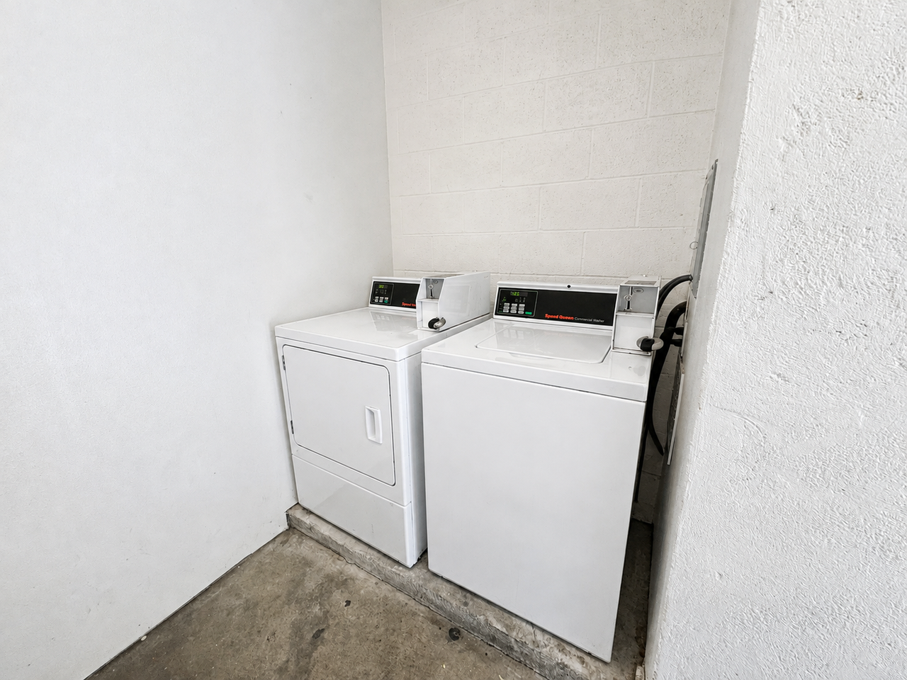 211 E Santa Paula St #B - Photo 4 of 4