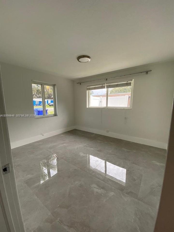 112 Ronald Rd - Photo 5 of 10