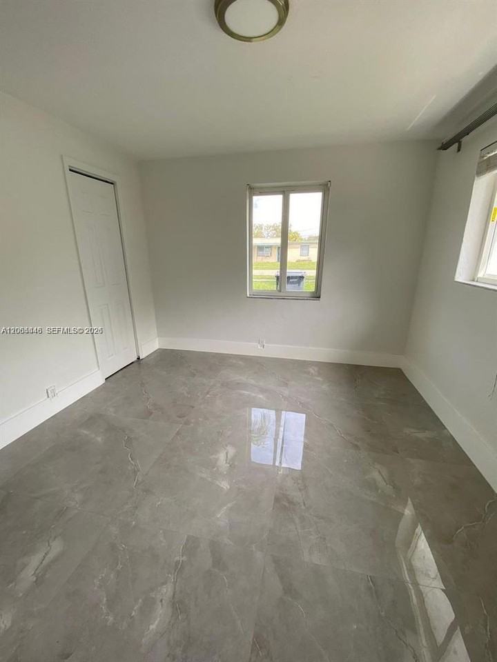 112 Ronald Rd - Photo 7 of 10