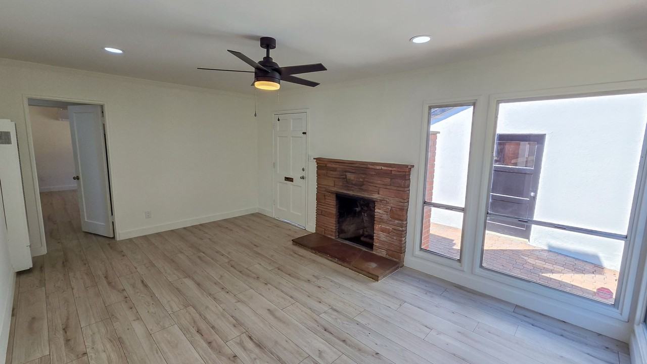 13524 Starbuck St - Photo 4 of 34