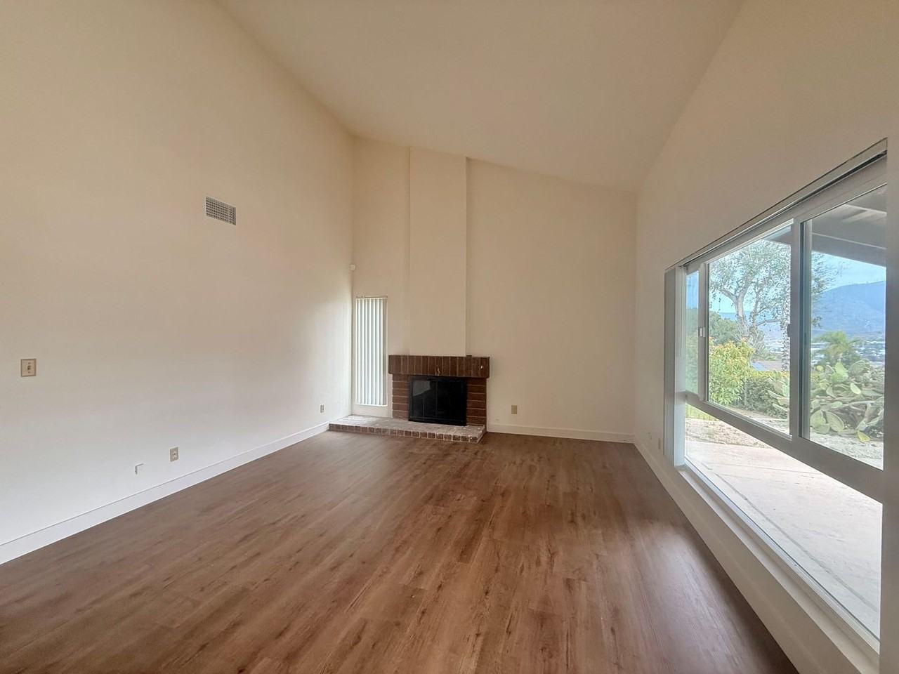 10019 Canyonview Ct - Photo 5 of 14