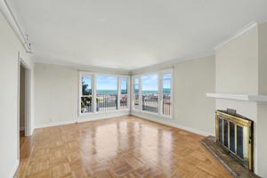 featured image of 737 N Point St