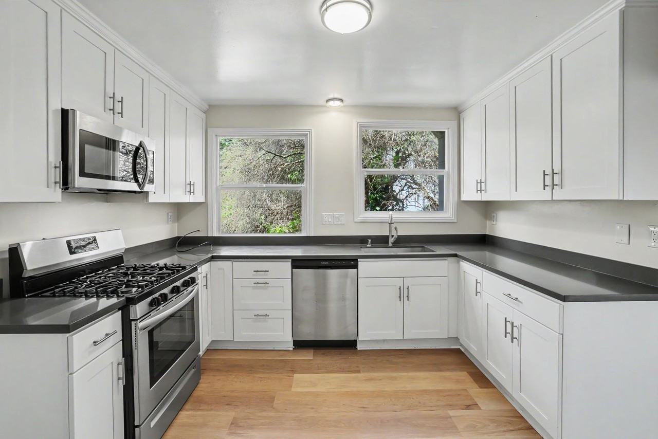 737 N Point St - Photo 4 of 35
