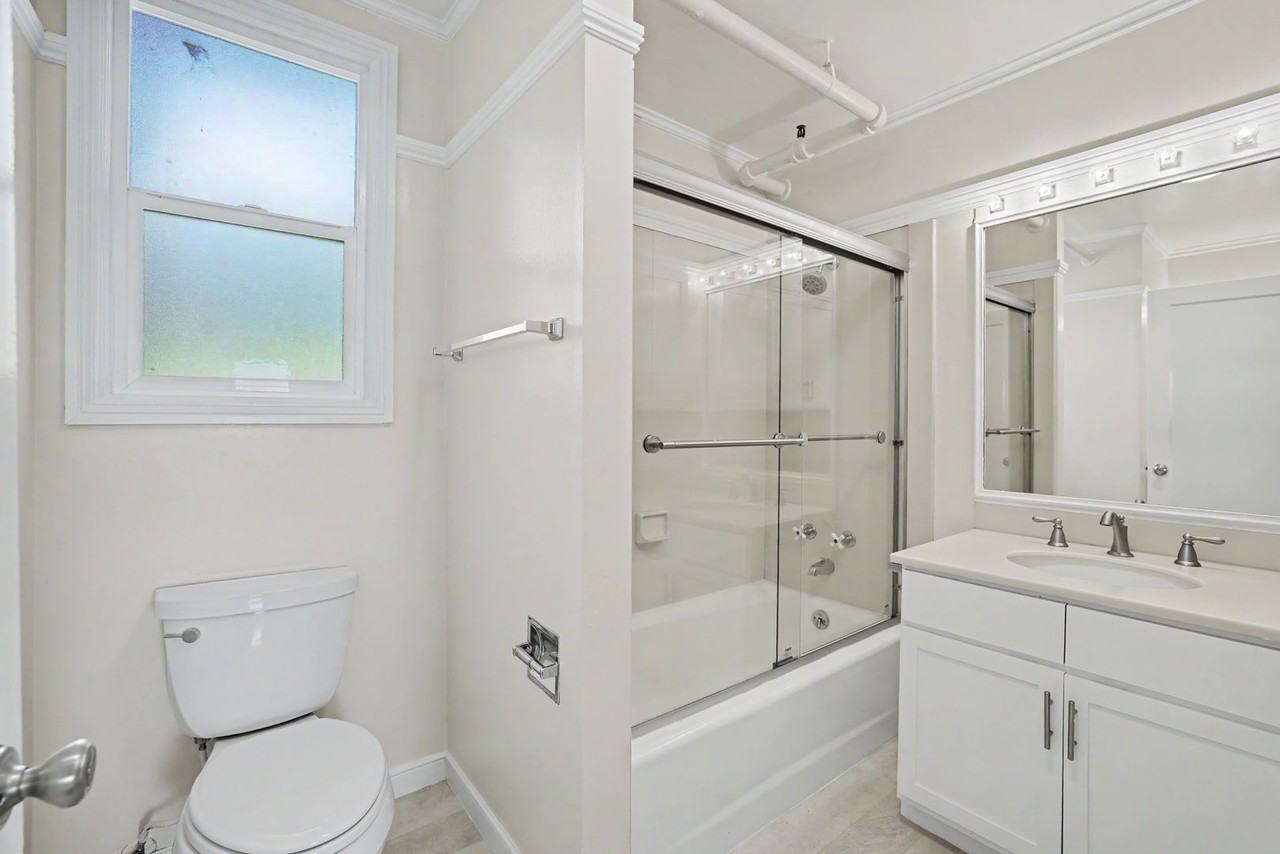 737 N Point St - Photo 6 of 35