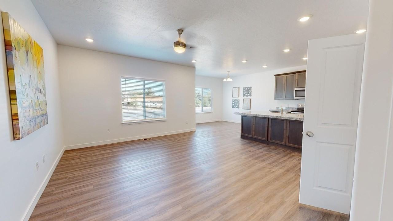 3374 W Sanctuary Ct - Photo 3 of 40