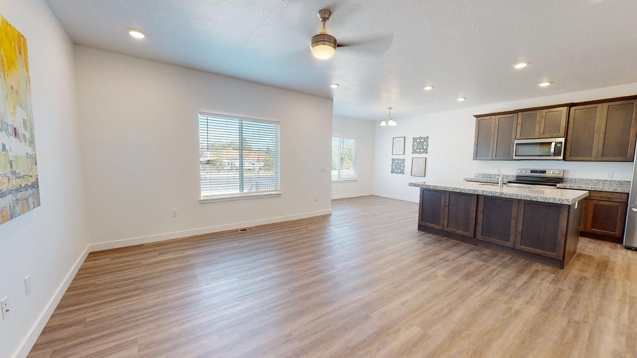 3374 W Sanctuary Ct - Photo 4 of 40
