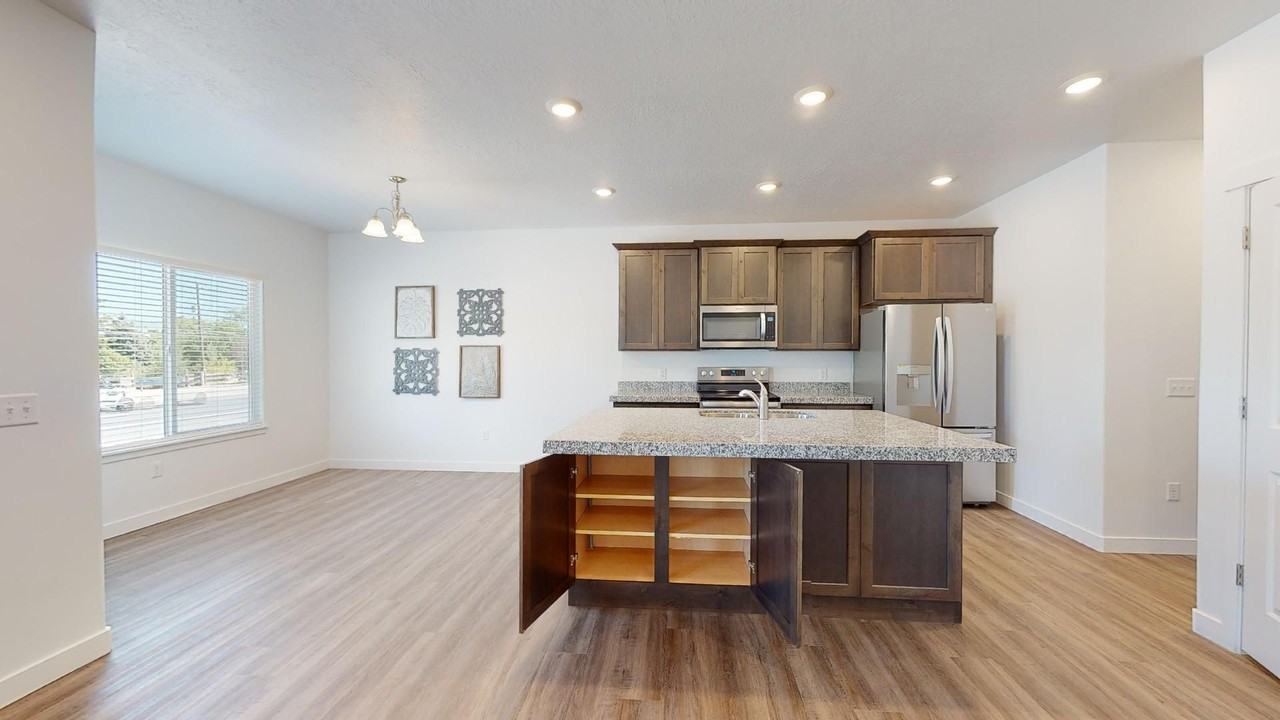 3374 W Sanctuary Ct - Photo 7 of 40