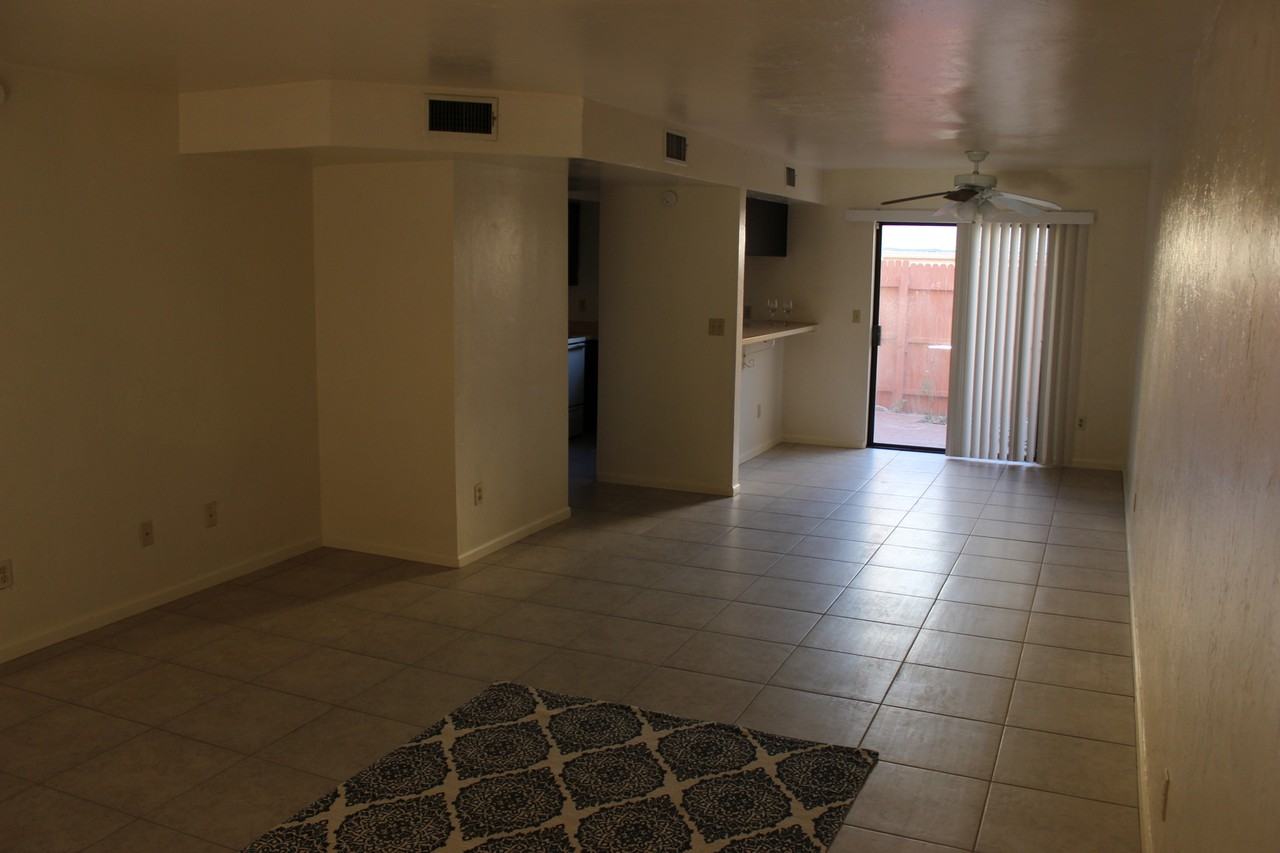 621 S Kacee Ave - Photo 4 of 10