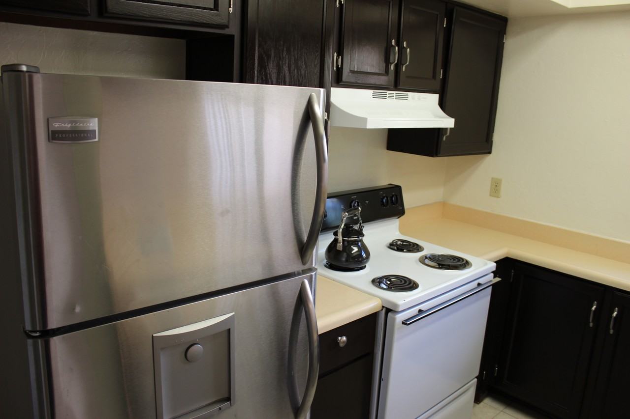 621 S Kacee Ave - Photo 6 of 10