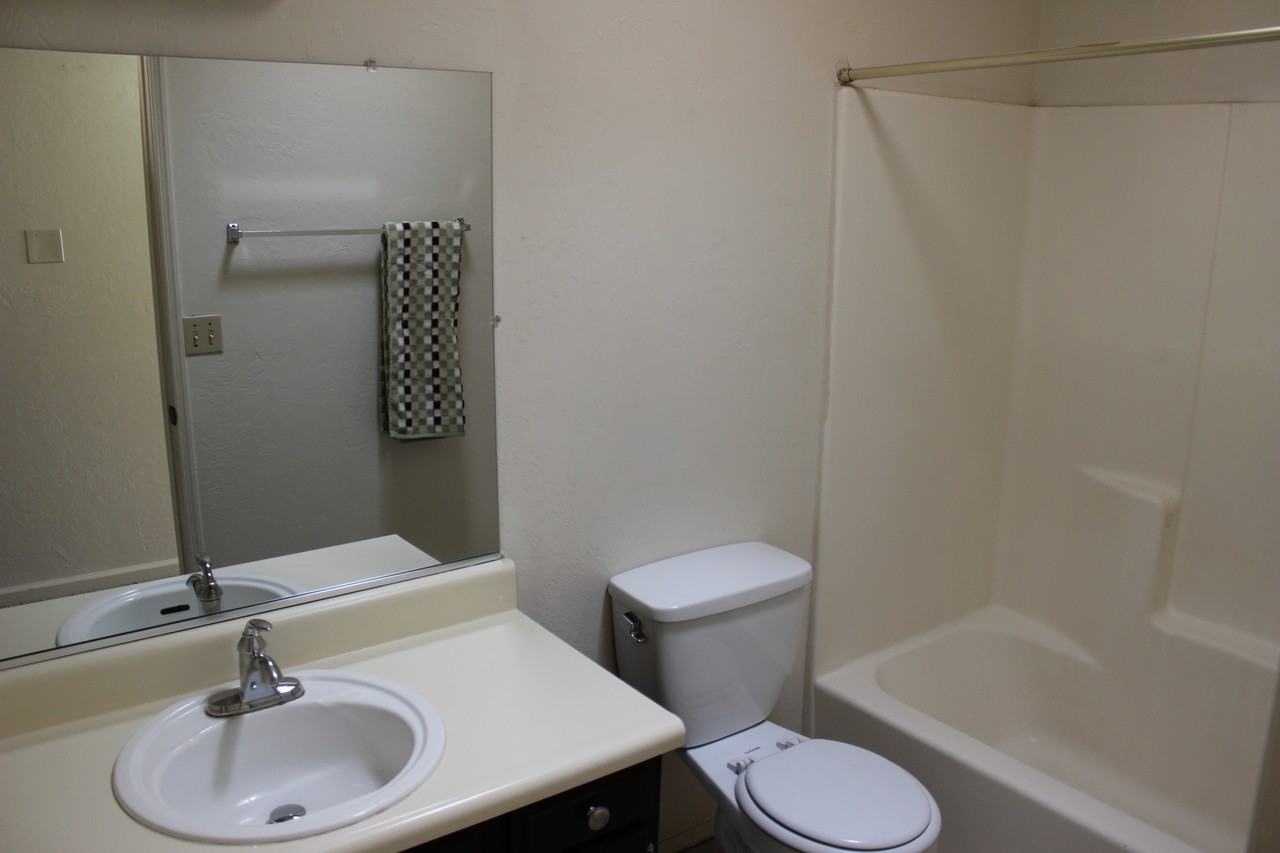 621 S Kacee Ave - Photo 7 of 10