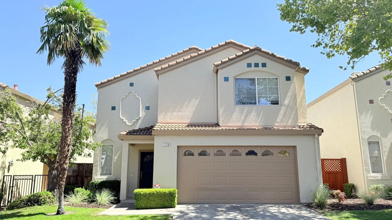 1126 Vista Pointe Cir