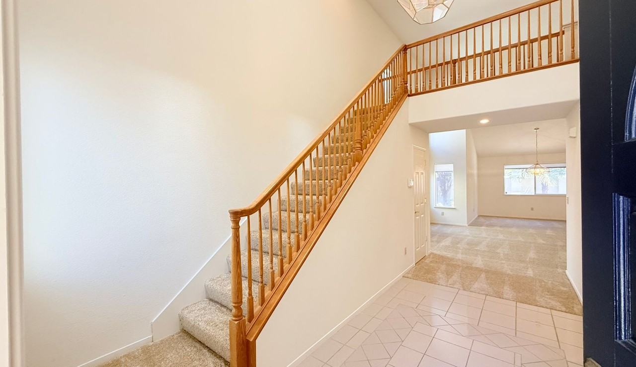 1126 Vista Pointe Cir - Photo 3 of 44