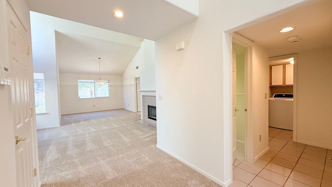 1126 Vista Pointe Cir - Photo 5 of 44