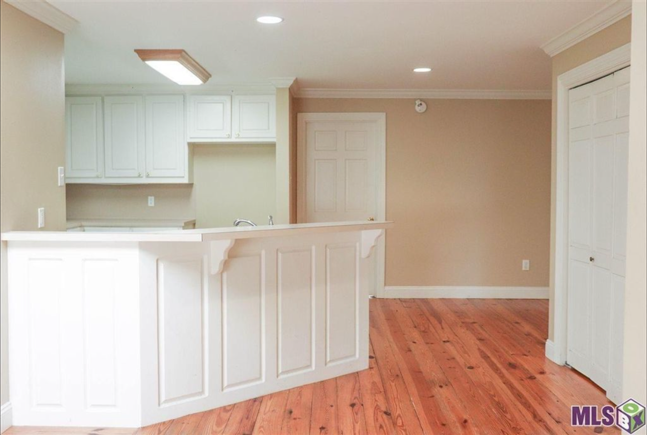 136 3rd St - Photo 3 of 15