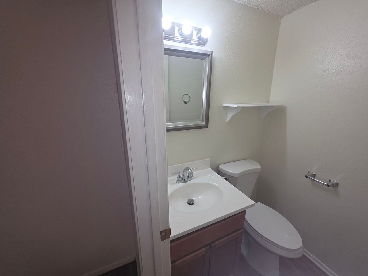 1103 Marlton St - Photo 7 of 12