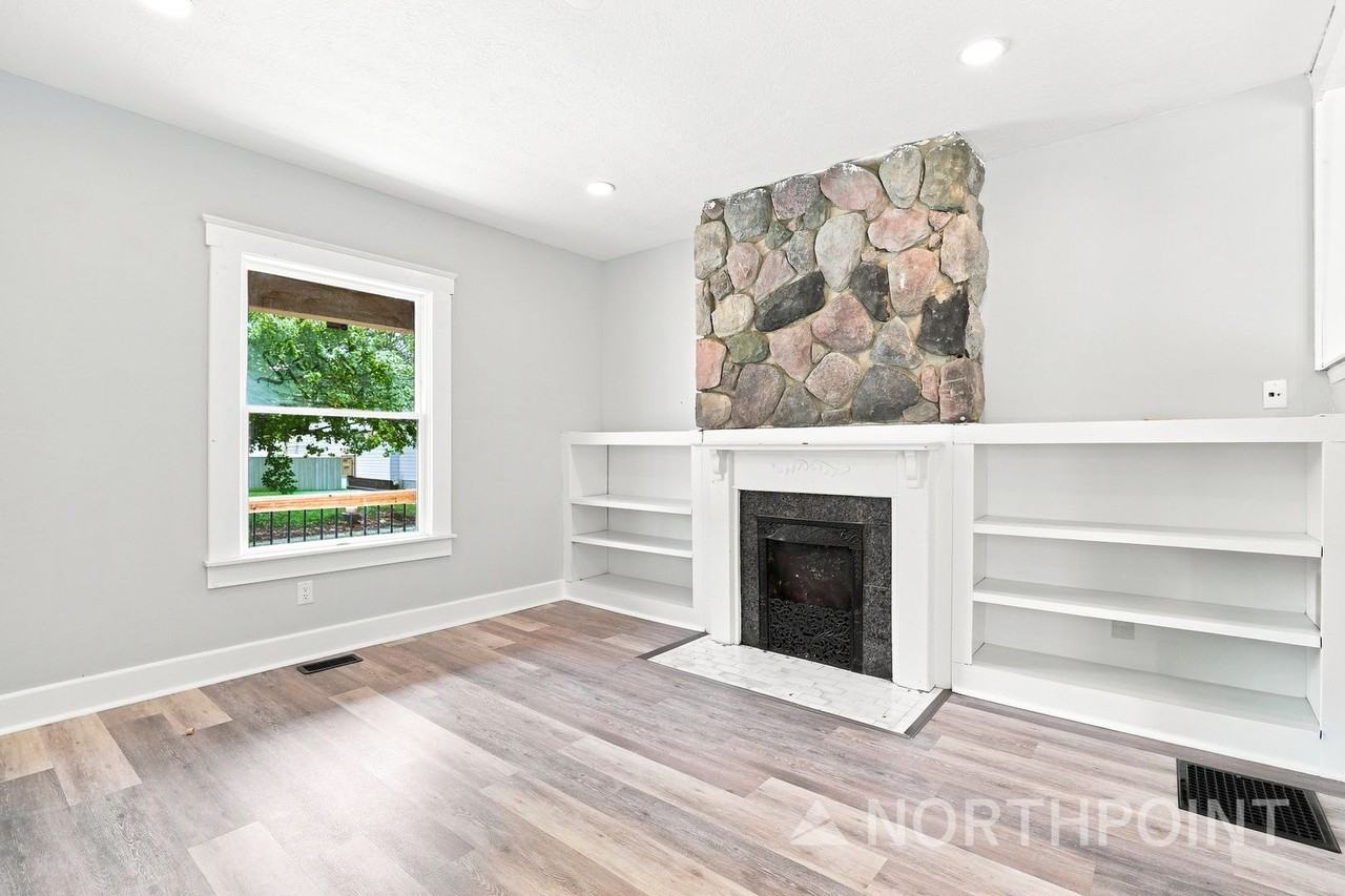 578 Stewart Ave - Photo 2 of 15