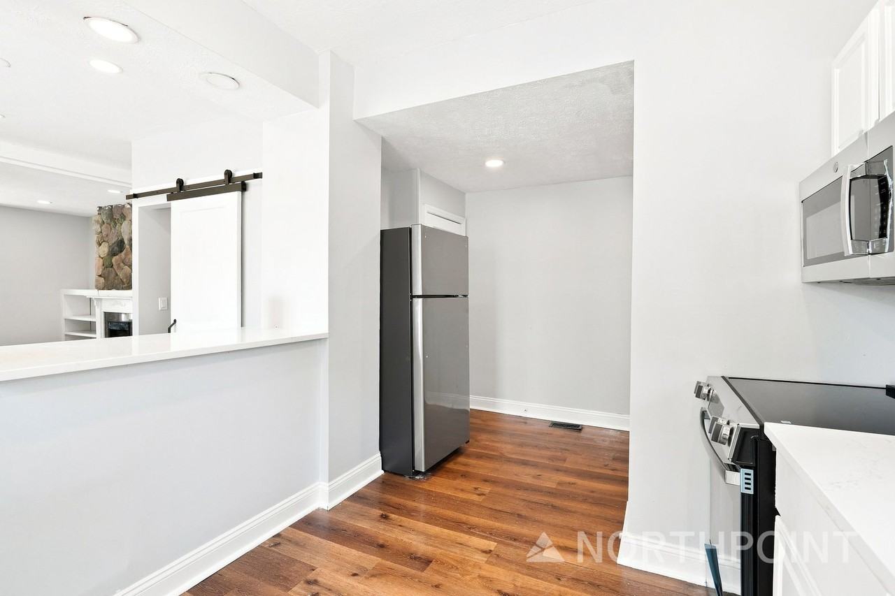 578 Stewart Ave - Photo 7 of 15
