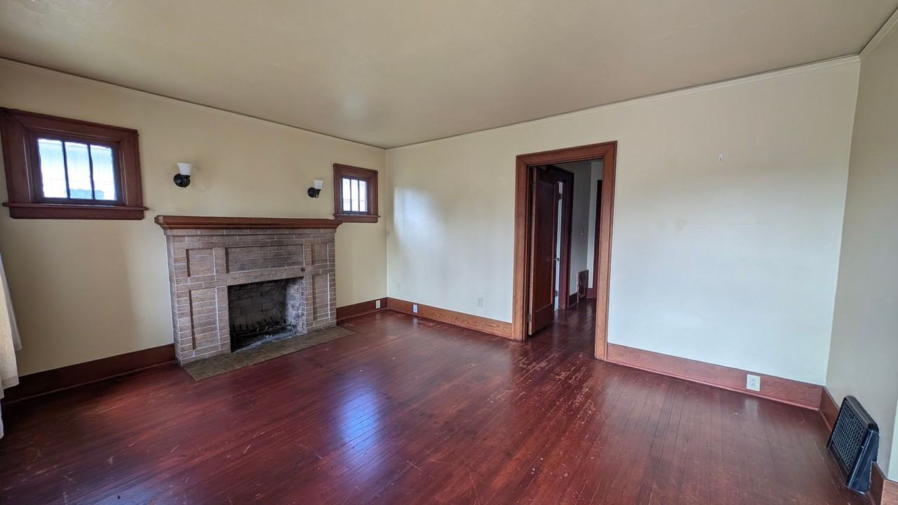 2021 Lombard Ave - Photo 2 of 20