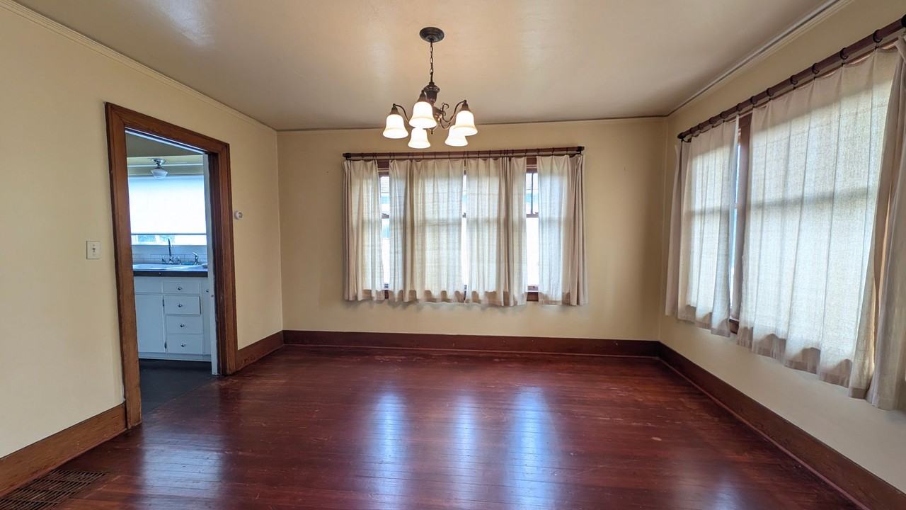 2021 Lombard Ave - Photo 4 of 20
